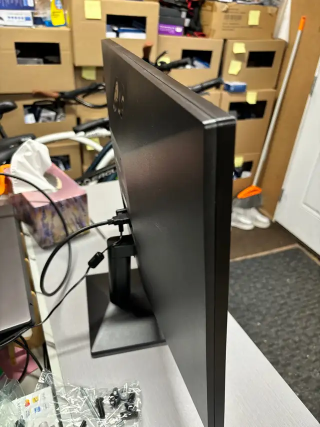 LG  24MK430H-B 24''  in Monitors in Cambridge - Image 9