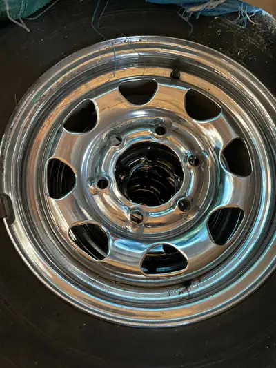 4 rims and tires 14" 6 holes for trailer 4 jantes et pneus de 14" avec 6 trous pour remorque
