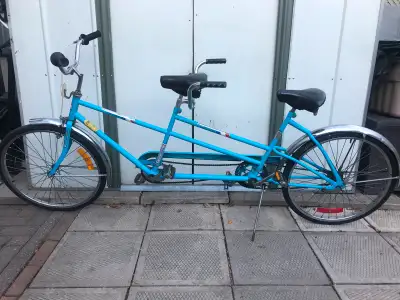 Columbia vintage tandem bike (vélo), good quality, comes with mudguards, solid tires and comfortable...
