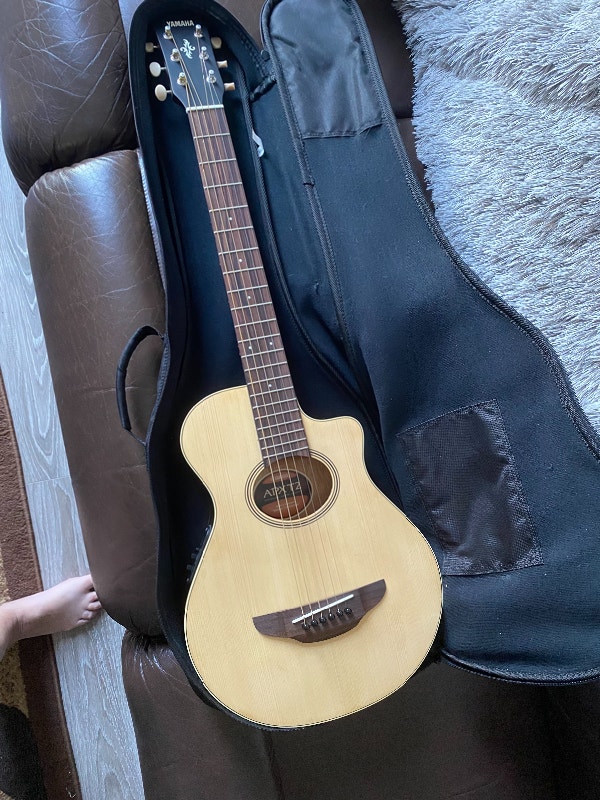 Yamaha youth electric acoustic guitar Guitars Hamilton Kijiji
