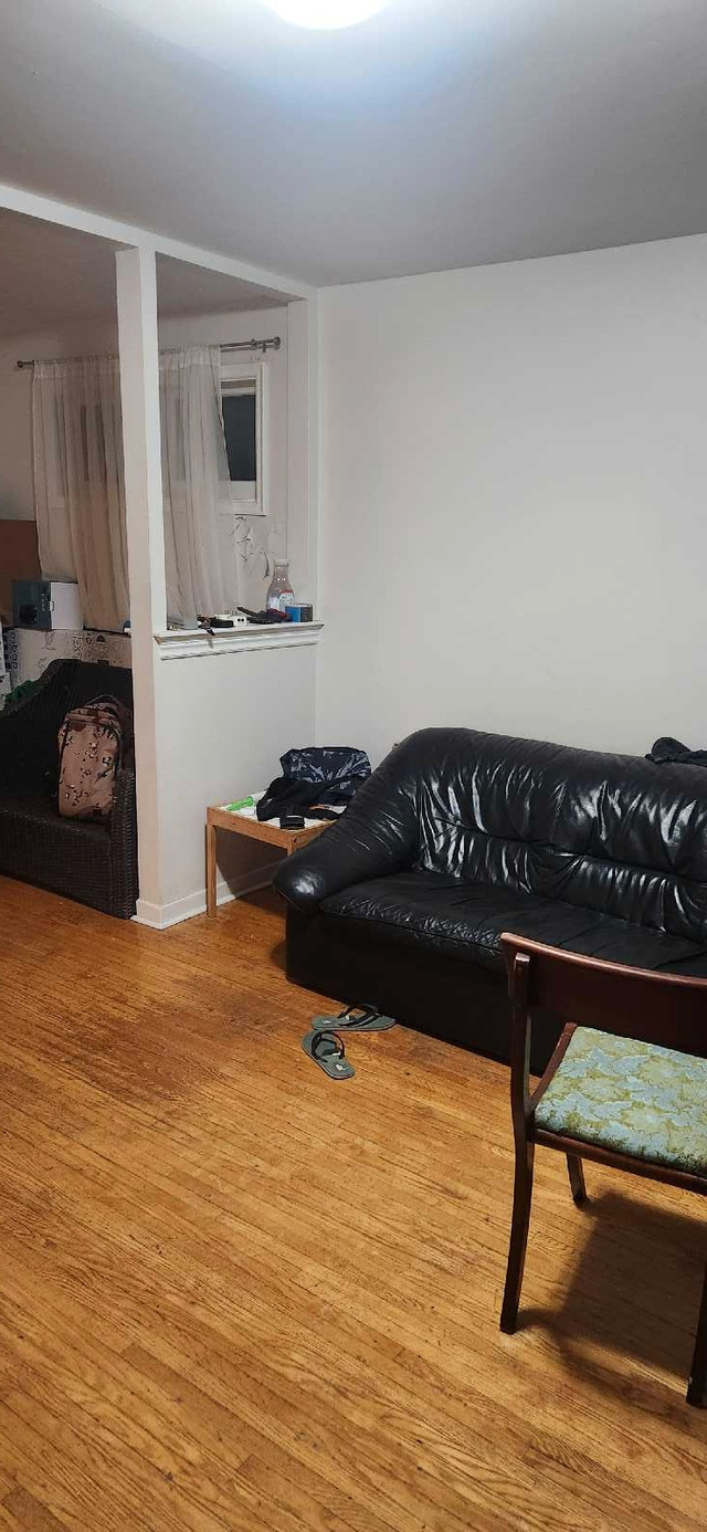 Room sharing in Room Rentals & Roommates in City of Toronto - Image 2
