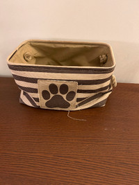 Collapsible storage bin for dog toys see description