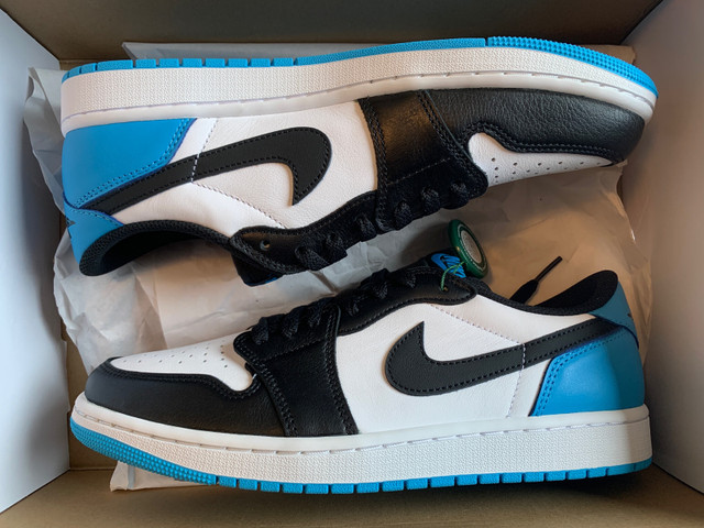 DS Jordan 1 OG Low powder blue size 10 in Arts & Collectibles in City of Toronto