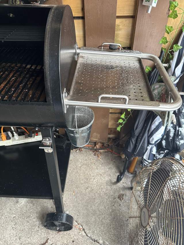 Pitboss Smoker & Grill 440D2 in BBQs & Outdoor Cooking in City of Toronto - Image 3