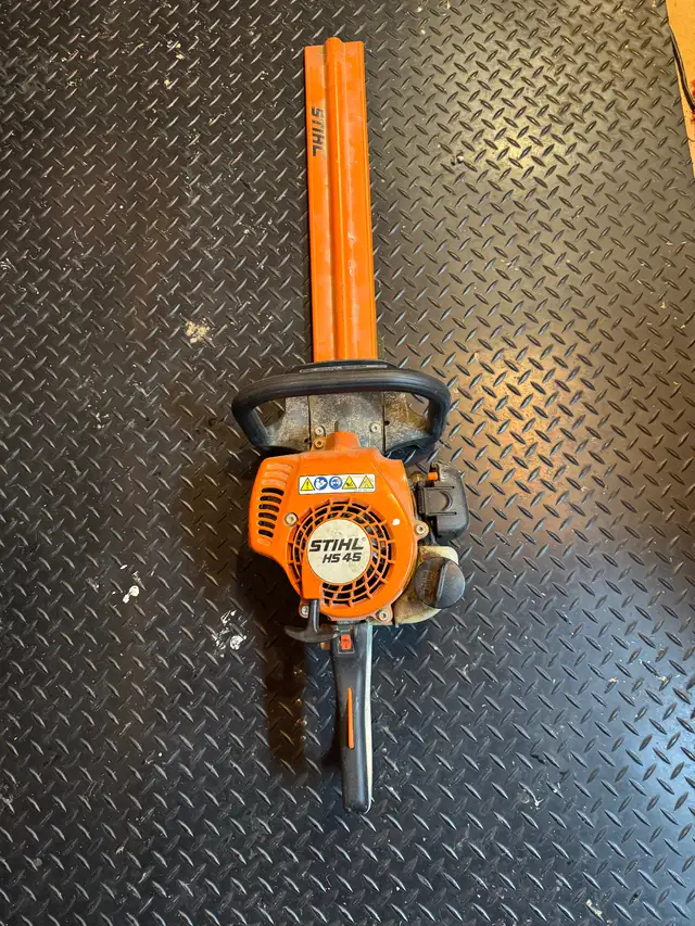 Stihl HS 45 Hedge Trimmer in Outdoor Tools & Storage in Hamilton - Image 4