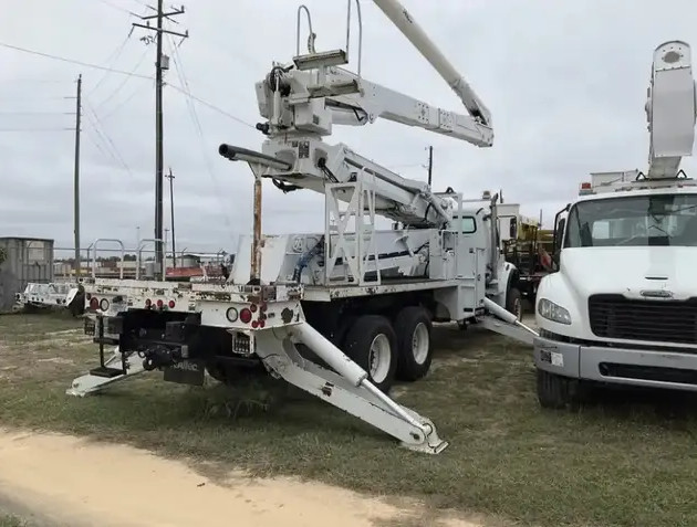 2016 Altec AN67-E100 Freightliner Bucket Truck in Other in Thunder Bay - Image 3