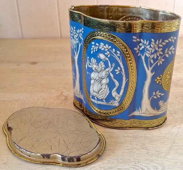 Antiquity. Collection. Old tin box. England63417636189187123
