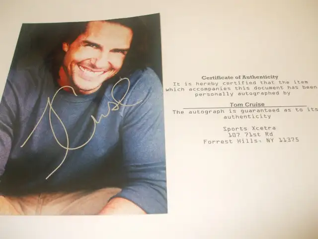 Tom Cruise signed photo63234728078209121
