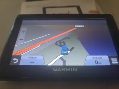 GPS Garmin NUVI 58 LM en excellente condition. Vient avec 2 fils de recharge (USB et prise 12V). La...