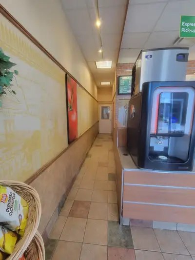 READY-TO-OPERATE RESTAURANT FOR RENT – PRIME DOWNTOWN TORONTO Location: Downtown Toronto – One of th...