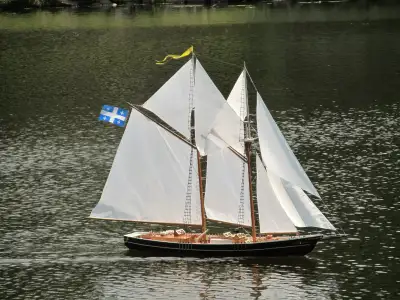 BLUENOSE MODÈLE TÉLÉCOMMANDÉ, View more