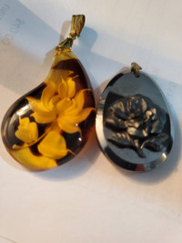 2 vintage flower pendants