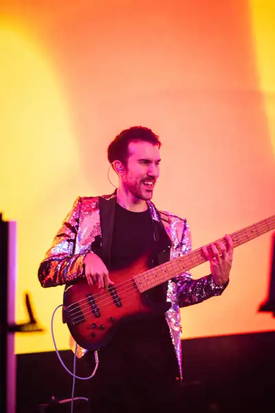 **Cours de basse électrique et contrebasse avec Daniel — Élevez votre jeu, maîtrisez votre art** Bon...