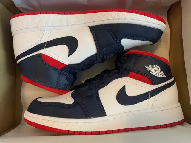 DS Jordan 1 GS USA Olympic size 5.5Y, 6Y, 6.5Y in Multi-item in City of Toronto - Image 2