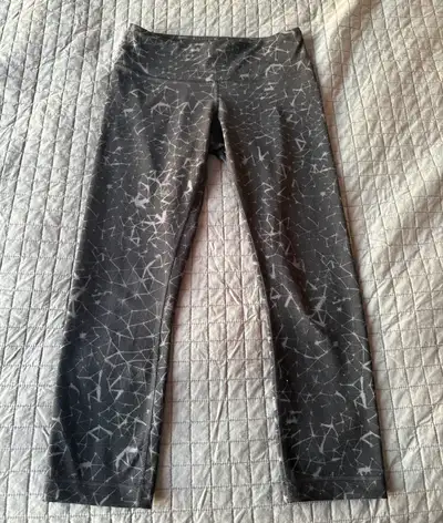 Lululemon Women’s size 4 Black Grey Printed Capri Leggings, View more