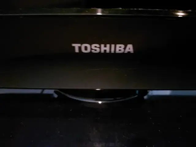 Toshiba 40 Inch Widescreen 1080P LCD HDTV in TVs in Ottawa - Image 3