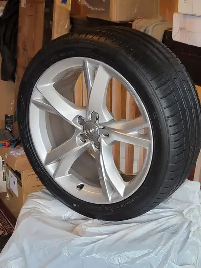 JUST RIMS - Priced to sell quickly Great Condition, few minor scuffs Audi A7 original rims - rims ar...