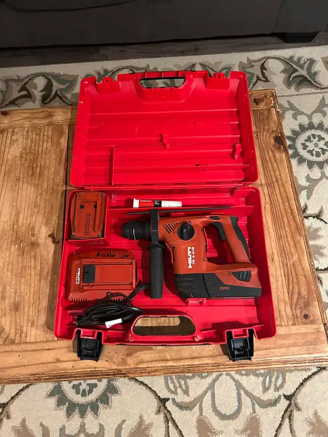 Hilti TE 4-A18 SDS Hammer Drill in Power Tools in Ottawa - Image 2