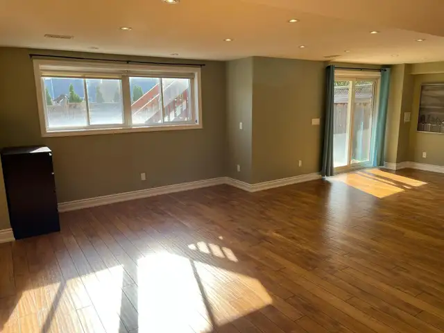 Huge Walkout furnished basement for rent in North Oshawa!62865716627842121