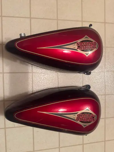 Gas tanks and fenders are early take offs from a 1996 Heritage Softail Classic FLSTC. Original paint...