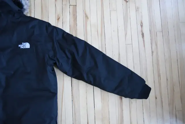The North Face McMurdo Bomber Down Jacket Youth Boys XL (18/20) in Kids & Youth in Edmonton - Image 9