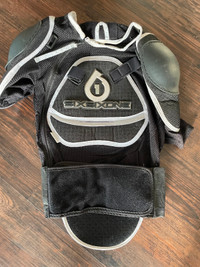 Sixsixone chest protector XS