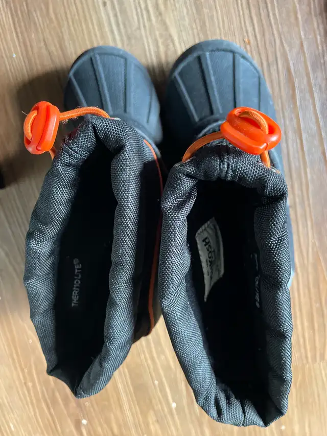 Toddler size 9/10 Winter Shoes in Kids & Youth in Kitchener / Waterloo - Image 2