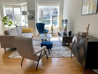 1 bedroom condo unit available in downtown Halifax. Close to the waterfront. Shopping nearby, on a b...
