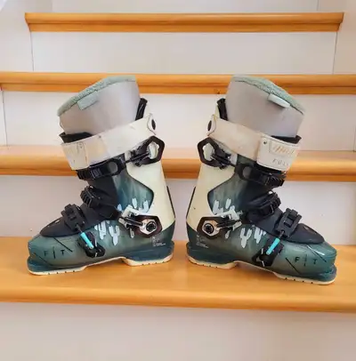 Women's Ski Boots Size 7 (24.5). New Model, View more