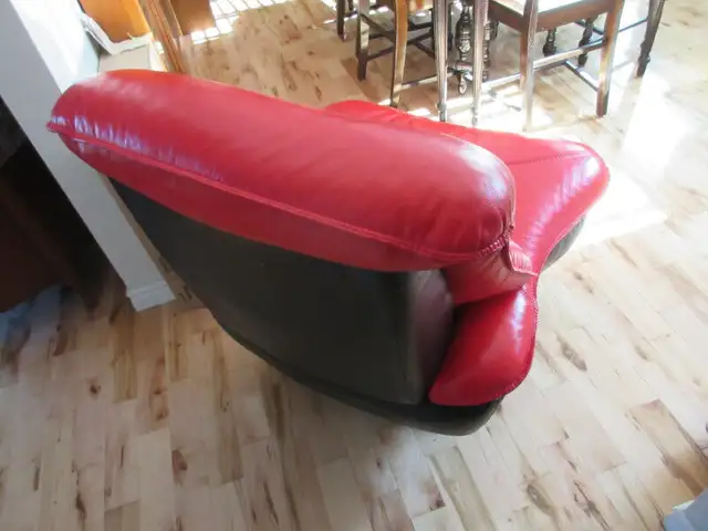 Used, Red swivel chair, few knicks, pick up in Timmins only in Chairs & Recliners in Timmins - Image 4