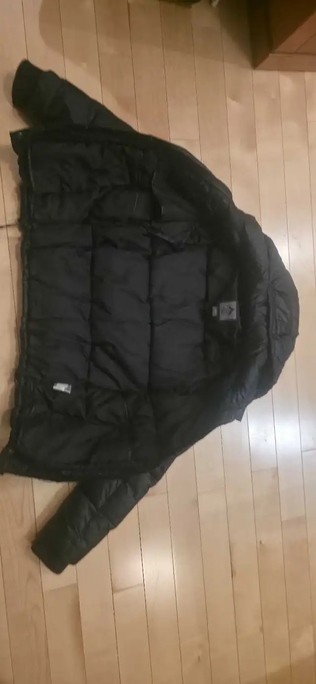 Mc Kinley hooded puffer jacket XS/TP in Women's - Tops & Outerwear in City of Montréal - Image 4