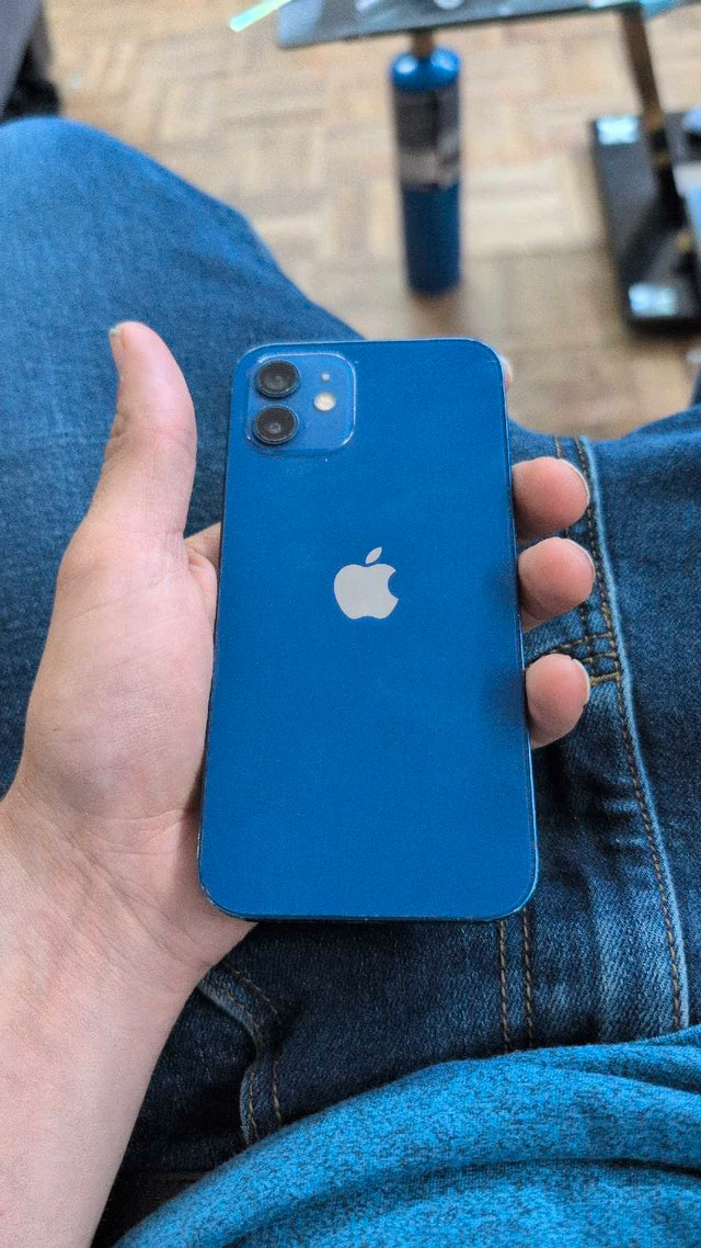I phone 12  in Cell Phones in Kitchener / Waterloo - Image 2