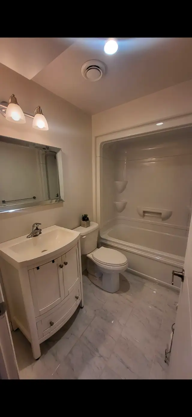 Large bright room for rent with living room & 4 piece bathroom in Room Rentals & Roommates in Belleville - Image 4