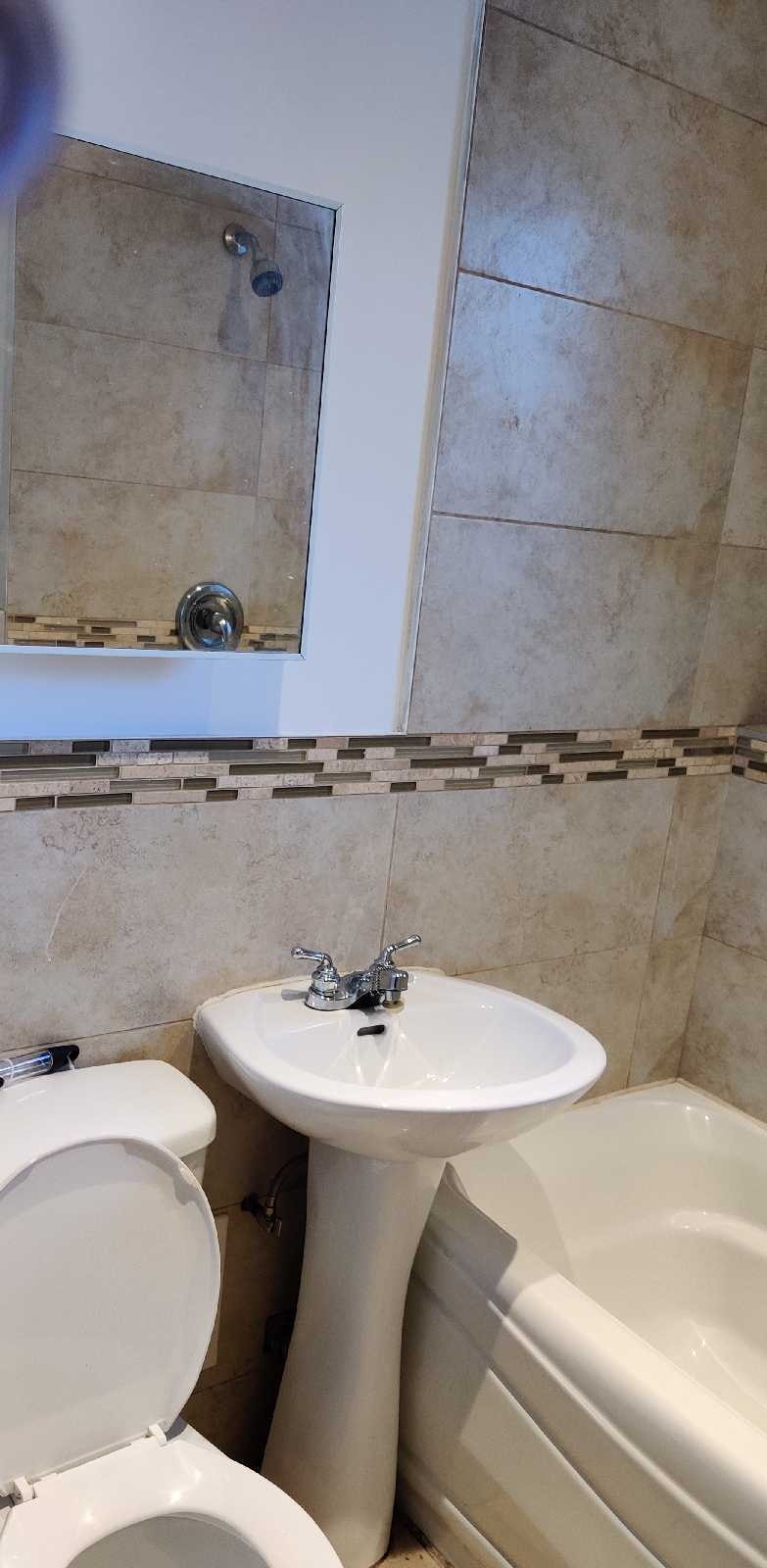 Separate room for rent in lachine . — photo 3