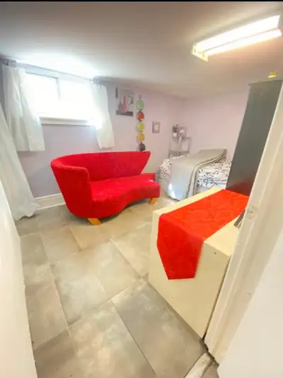 Large Private room for rent in a 2 bed 1 ba apt