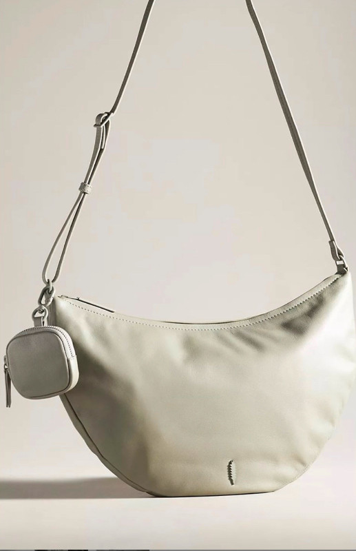 Leather purse in Women's - Bags & Wallets in Oakville / Halton Region