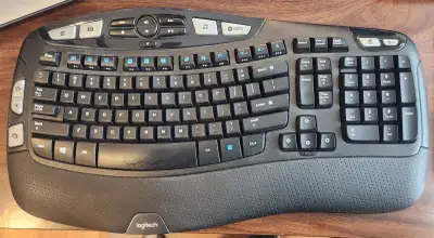 Requires Logitech Unifying USB receiver (not included)