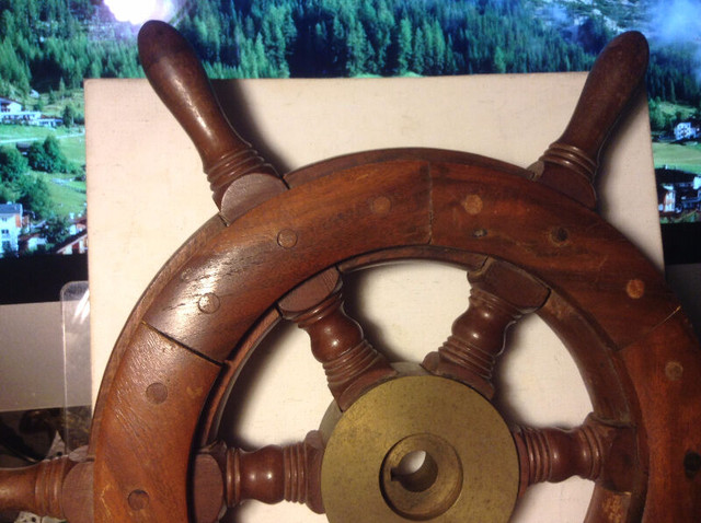 Vintage Ship's Wheel Nautical Decor 16" in Arts & Collectibles in Vancouver - Image 4