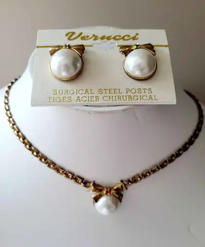 Pick up Yonge and Steeles area. Necklace and earrings, costume jewelry gold and pearl as is.