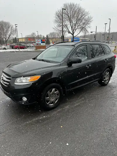 À vendre VUS en très bon état, avec 4 pneus d'été fournis, en plus des 4 pneus d'hiver qui sont mont...