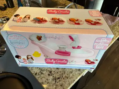 This Baby Coralie bathtub is new in box and features lights, sounds and a foam function for added fu...