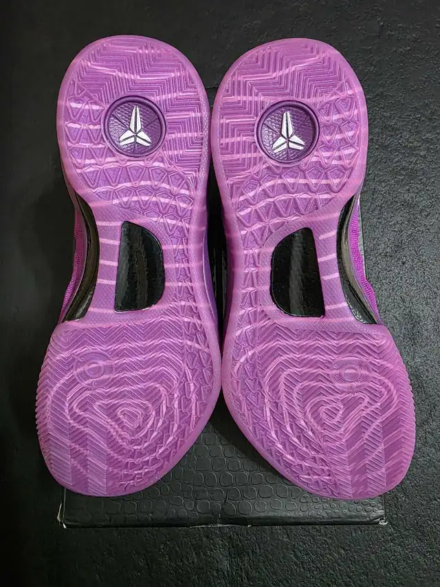 Kobe 8 EYBL size 8 in Men's Shoes in Mississauga / Peel Region - Image 7