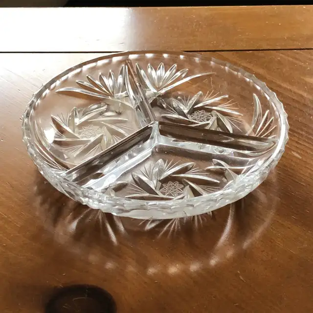 Pinwheel Crystal Crudités Dish in Arts & Collectibles in City of Montréal - Image 2