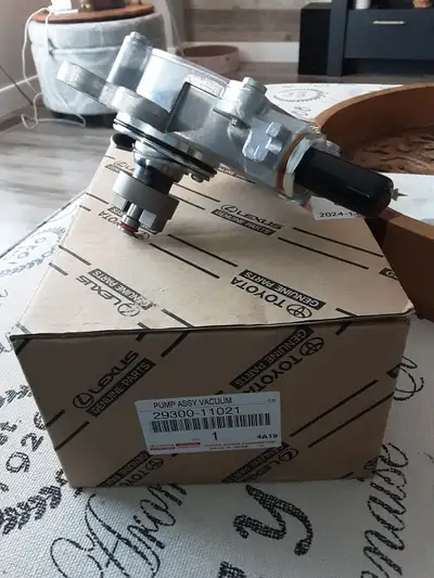 Selling a brand new vacuum pump for a Toyota Tacoma 3.5L v6. Gen3 2017-2023. This is a genuine Toyot...