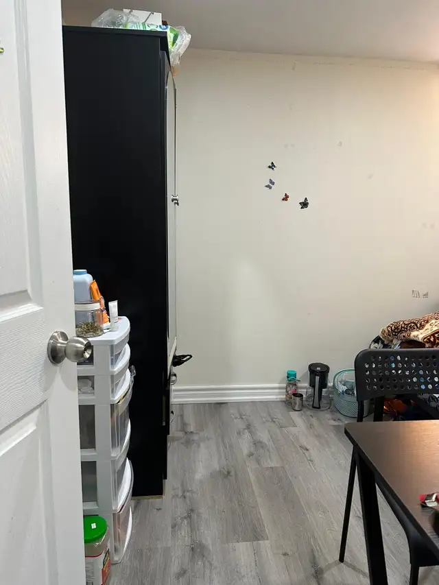 Private Furnished Basement Room onlyFor Female.All Included$525 in Room Rentals & Roommates in City of Toronto - Image 4