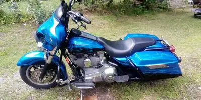 Custom paint,bars, 88 with cams,true duals cam tensioners done,fluids done,needs nothing. Runs rides...