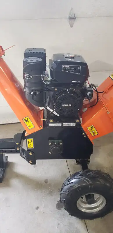 Déchiqueteuse de bois. Wood chipper En stock. in Outdoor Tools & Storage in West Island - Image 6