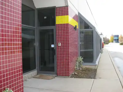 Office space for lease situated in the highly sought-after Airport Corporate Centre. This location p...