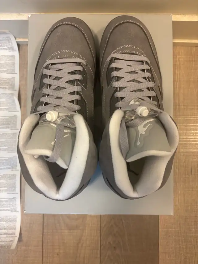 Jordan 5 Wolf Grey size 10.5 in Men's Shoes in City of Toronto - Image 3