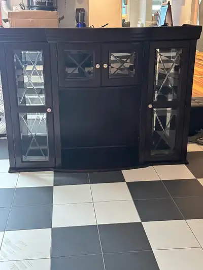 Top curio real solid wood display Espresso color Please contact me via text at 514-606-8367
